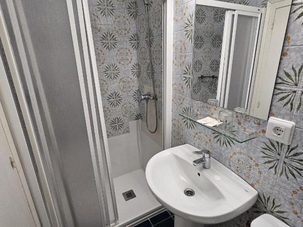 Hostal Cruz : photo 2 de la chambre chambre double - vue sur jardin