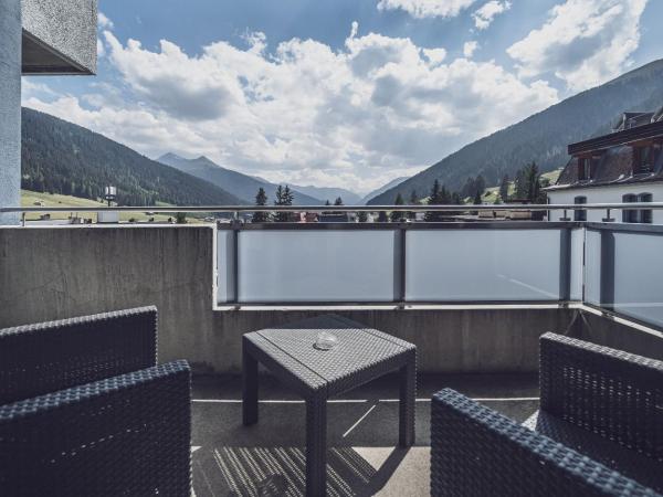 Club Hotel rooms only - by Mountain Hotels : photo 6 de la chambre chambre double - côté sud avec balcon