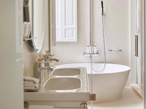 Palacio de los Duques Gran Meliá - The Leading Hotels of the World : photo 6 de la chambre suite 1 chambre red level