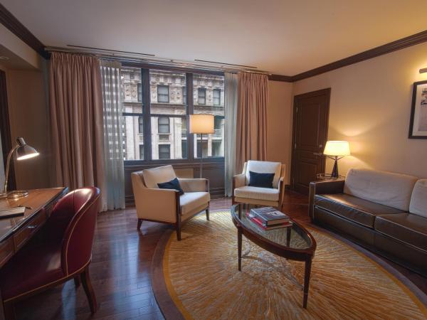 Iroquois New York Times Square : photo 1 de la chambre suite exécutive 1 lit king-size - vue sur ville