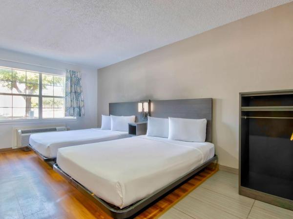 Studio 6-Austin, TX - Midtown : photo 5 de la chambre chambre quadruple - non-fumeurs