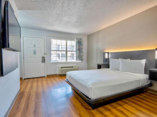 Studio 6-Austin, TX - Midtown : photo 2 de la chambre chambre lit queen-size - accessible aux personnes à mobilité réduite