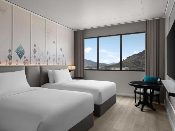 Courtyard by Marriott Phuket Town : photo 4 de la chambre suite présidentielle avec vue sur la ville