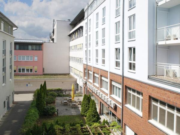 Courtyard by Marriott Dresden : photo 3 de la chambre chambre lit king-size affaires