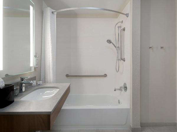 Candlewood Suites Columbia-Fort Jackson, an IHG Hotel : photo 3 de la chambre studio queen suite with two queen beds - communications accessible