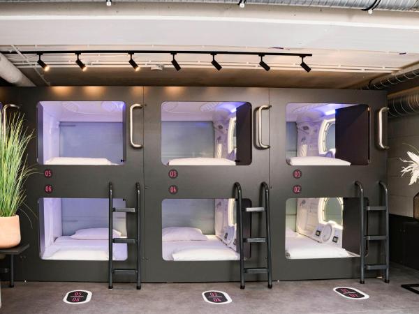 Generator Berlin Mitte : photo 4 de la chambre capsule avec salle de bains commune