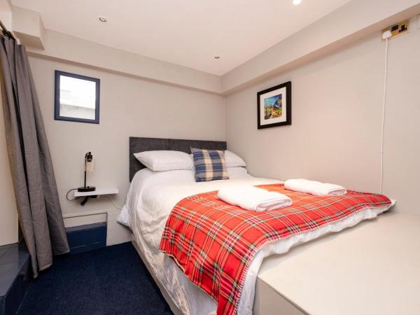 New Town Rooms - Basement Hostel : photo 5 de la chambre double room with shower with no window