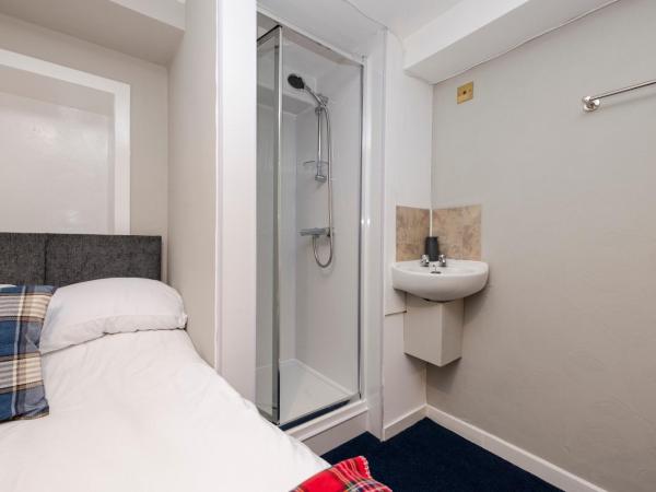 New Town Rooms - Basement Hostel : photo 2 de la chambre single room with shower with no window