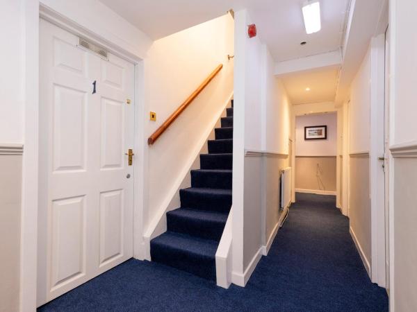 New Town Rooms - Basement Hostel : photo 10 de la chambre double room with shower with no window