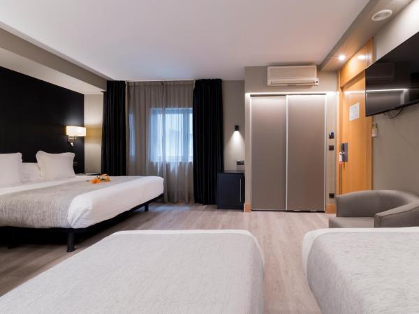 Hotel Plaza : photo 3 de la chambre chambre familiale