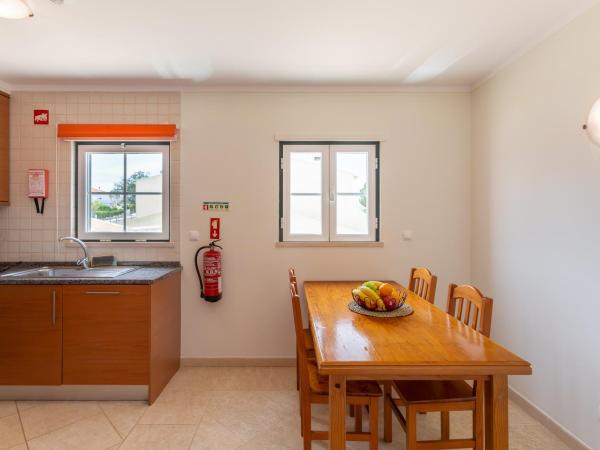 Glenridge Resort By Albufeira Rental : photo 10 de la chambre appartement - vue sur piscine