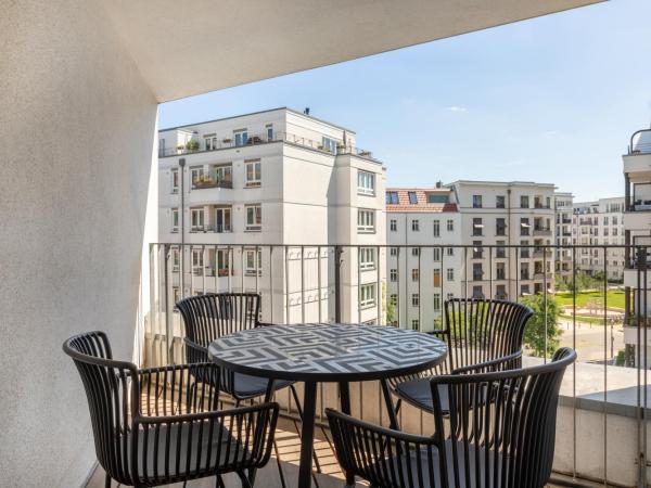 numa I Boxer Rooms and Apartments : photo 4 de la chambre extra large studio with kitchenette, balcony and sofa bed