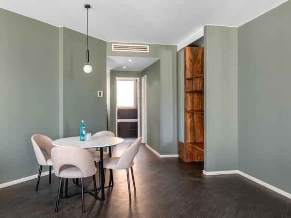 numa I Boxer Rooms and Apartments : photo 5 de la chambre extra large studio with kitchenette, balcony and sofa bed