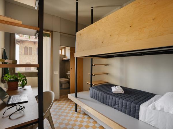 'RE-Dama Hostel : photo 2 de la chambre chambre lits jumeaux Économique
