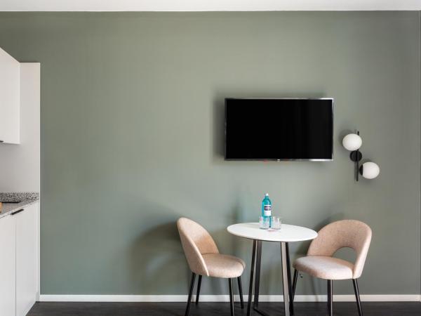 numa I Boxer Rooms and Apartments : photo 3 de la chambre large studio with kitchenette