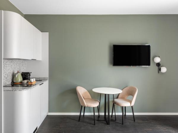 numa I Boxer Rooms and Apartments : photo 6 de la chambre large studio with kitchenette