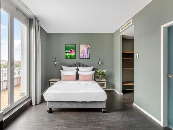 numa I Boxer Rooms and Apartments : photo 1 de la chambre large studio with kitchenette and balcony