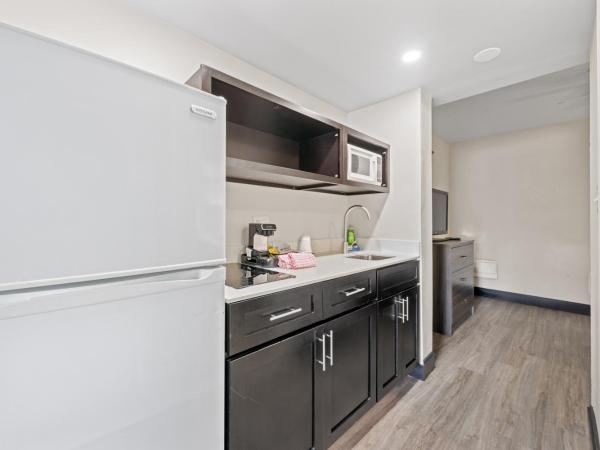 SureStay Hotel by Best Western Virginia Beach Royal Clipper : photo 4 de la chambre suite avec 2 lits doubles