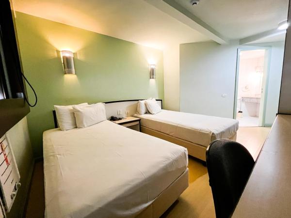 Master Curitiba Hotel - 1,6 km do Estádio Couto Pereira - Show : photo 5 de la chambre chambre lits jumeaux classique