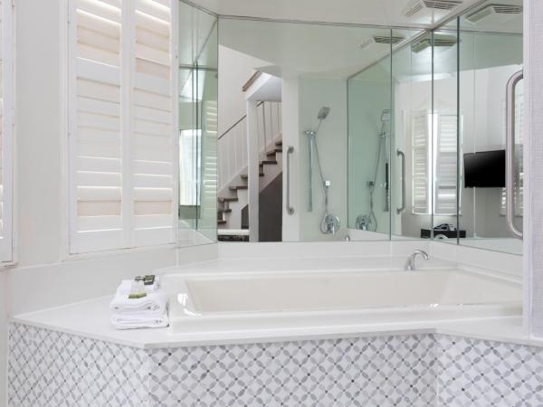 Super 5 Inn : photo 1 de la chambre suite château en duplex