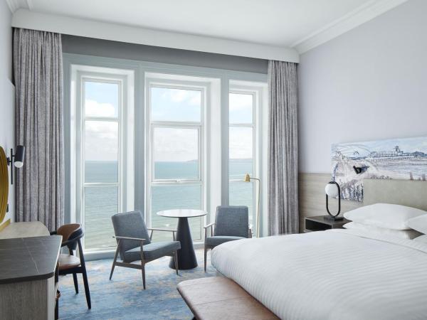 Bournemouth Highcliff Marriott Hotel : photo 1 de la chambre chambre lit king-size supérieure - vue sur mer 