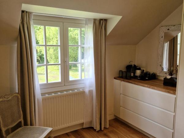 Au Moulin Saint Nicol - Honfleur : photo 7 de la chambre chambre 3 : suite deluxe avec douche et baignoire - vue sur jardin et fleuve