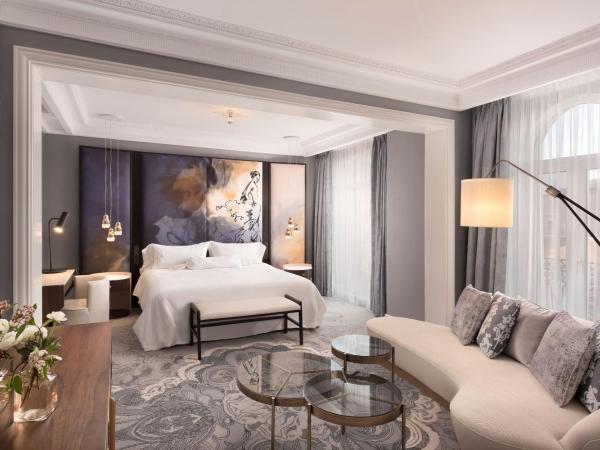 The Westin Palace, Madrid : photo 6 de la chambre suite royale - vue sur fontaine de neptune