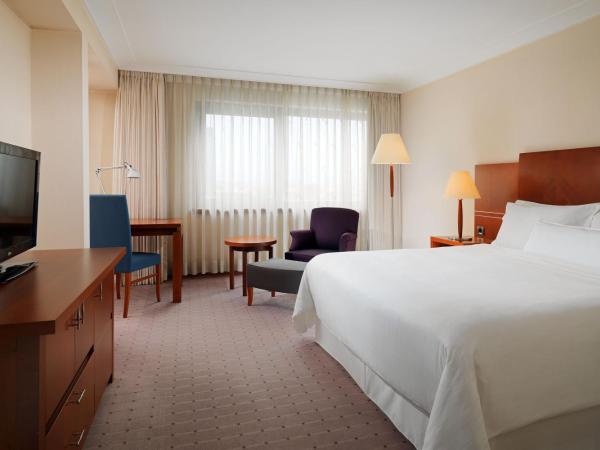 The Westin Zagreb : photo 1 de la chambre chambre lit king-size deluxe non-fumeurs - vue sur ville