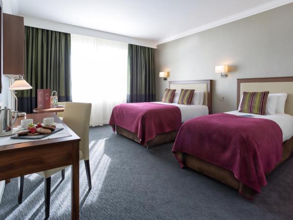 Rochestown Park Hotel & Leisure Centre : photo 1 de la chambre chambre lits jumeaux