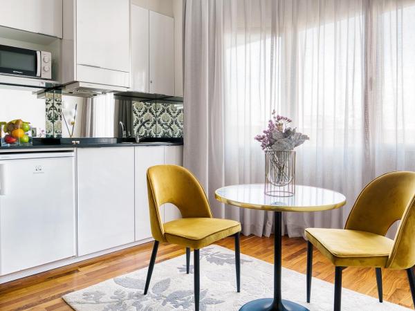 Apartosuites Jardines de Sabatini : photo 5 de la chambre studio double ou lits jumeaux