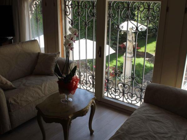 Hotel Palazzo Abadessa : photo 2 de la chambre chambre supérieure - vue sur jardin