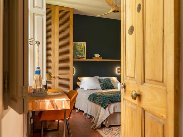 Les Jardins de Baracane : photo 2 de la chambre chambre double - vue sur jardin