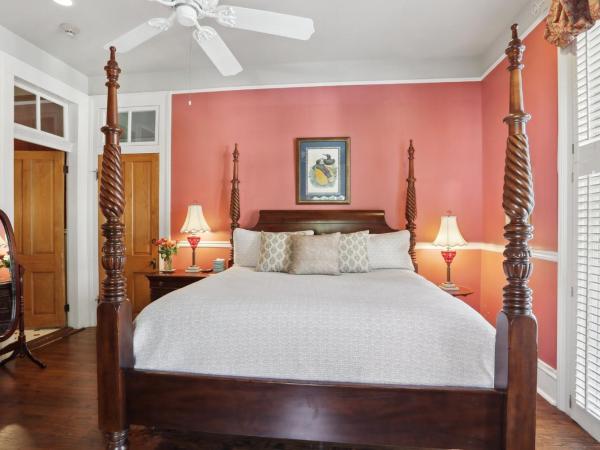 Maison Perrier Bed & Breakfast : photo 4 de la chambre chambre lit queen-size supérieure avec balcon