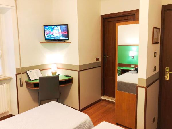 Hotel Signa : photo 6 de la chambre chambre double ou lits jumeaux Économique