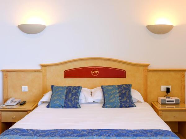 Hotel Saint Christophe : photo 9 de la chambre chambre quadruple - vue partielle sur mer