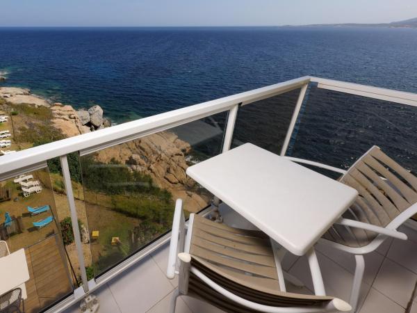 Hotel Saint Christophe : photo 3 de la chambre chambre triple standard - vue partielle sur mer