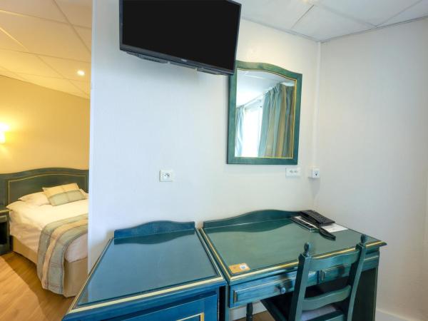 Hotel Saint Christophe : photo 5 de la chambre chambre triple standard - vue partielle sur mer