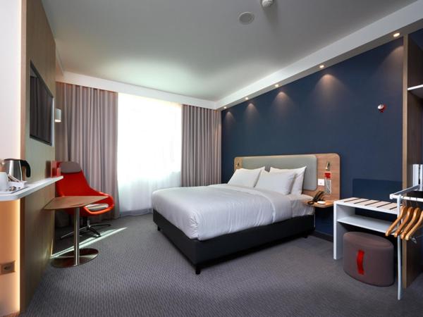 Holiday Inn Express & Suites - Basel - Allschwil, an IHG Hotel : photo 1 de la chambre chambre lit queen-size standard - accessible aux personnes à mobilité réduite