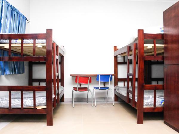 Hotel AL Amin : photo 1 de la chambre dortoir mixte de 4 lits