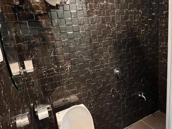 Hotel AL Amin : photo 4 de la chambre chambre simple avec salle de bains commune