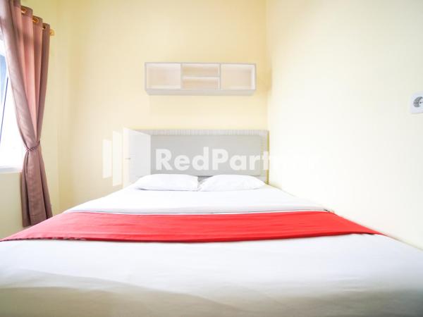 Indah Residence Syariah Mitra RedDoorz : photo 2 de la chambre chambre double standard