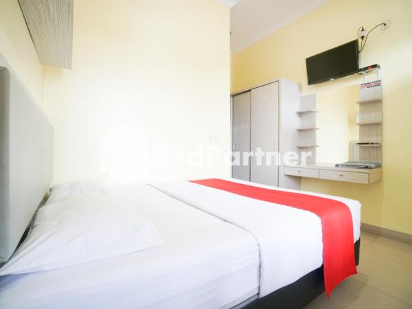 Indah Residence Syariah Mitra RedDoorz : photo 6 de la chambre chambre double standard