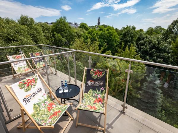 Garden Square Hotel : photo 6 de la chambre chambre familiale avec balcon