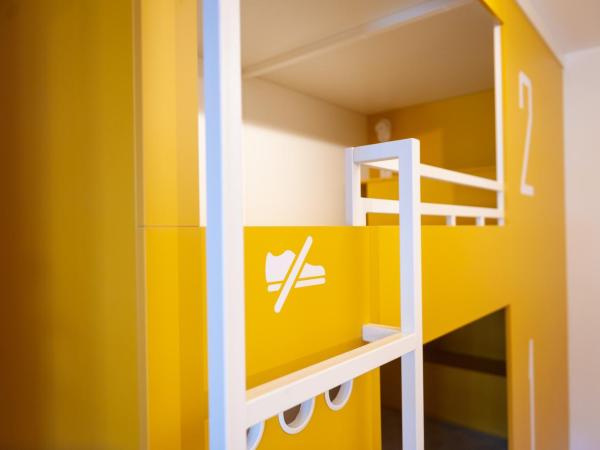 Hostel Le Hüb Toulon : photo 9 de la chambre lit dans dortoir 6 lits