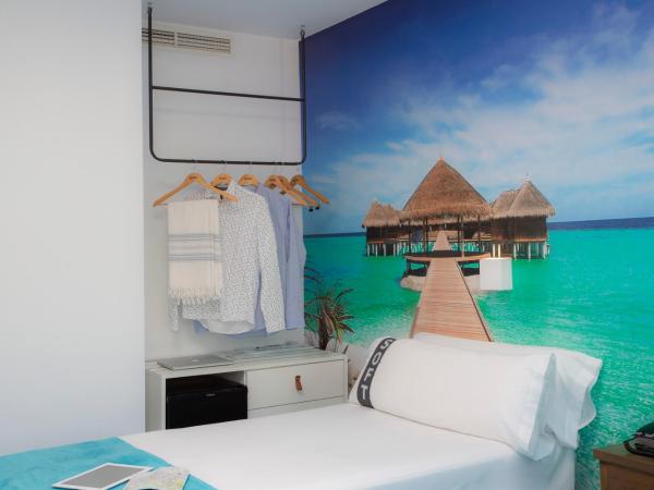 Casual del Mar Málaga : photo 2 de la chambre chambre lits jumeaux