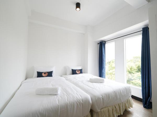 RoomQuest IT Square Don Mueang Airport : photo 1 de la chambre chambre lits jumeaux avec balcon