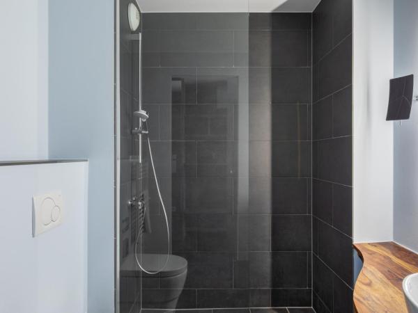 numa I Boxer Rooms and Apartments : photo 9 de la chambre large studio with kitchenette