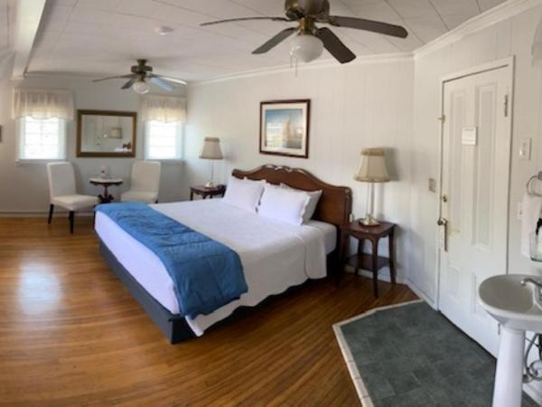 Cherokee Lodge : photo 1 de la chambre chambre lit king-size - vue sur jardin