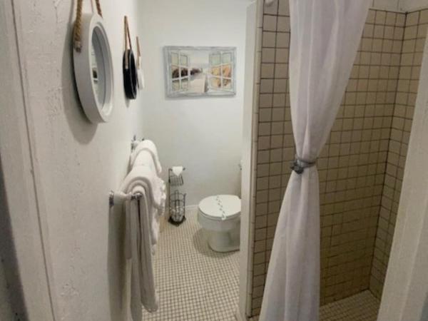 Cherokee Lodge : photo 2 de la chambre chambre lit king-size - vue sur jardin