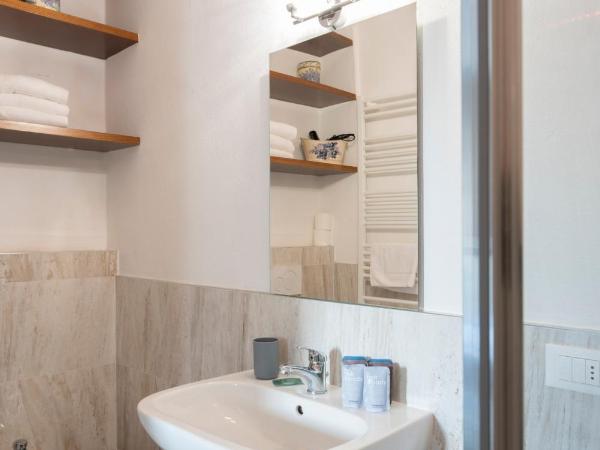 Casa di Sofia Città Alta : photo 2 de la chambre chambre triple avec salle de bains privative